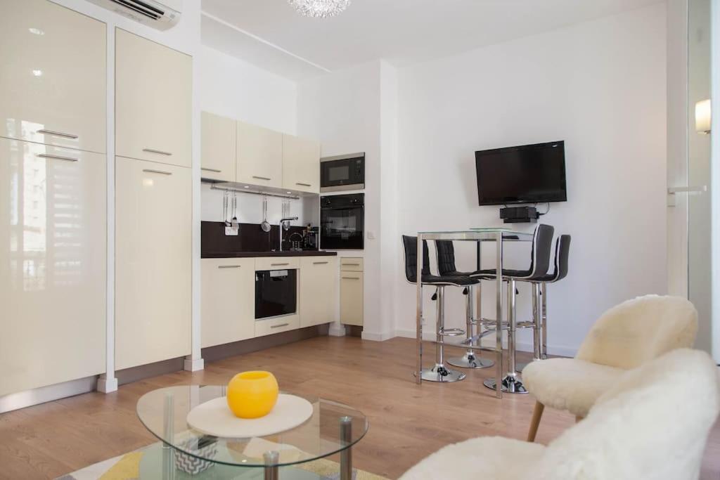#28 1 Bdr Flat Ac Balcony Hper Central 10Mins To Beach & Old Town Nice Eksteriør billede